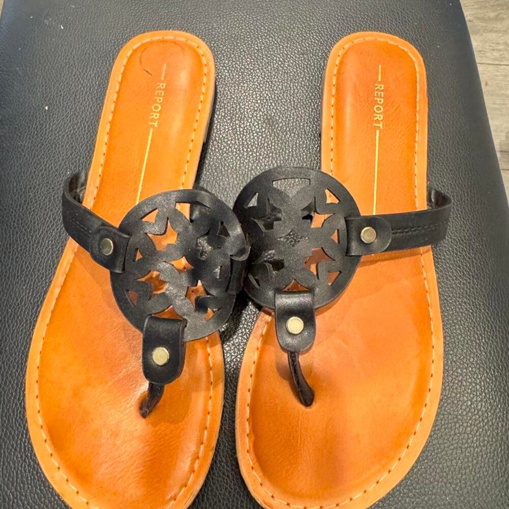 Black leather sandals with gold